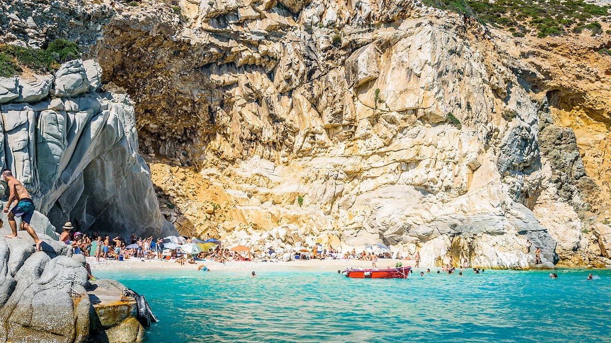 L'île grecque sous-estimée et merveilleusement sauvage qui a été nommée meilleure à visiter en 2025