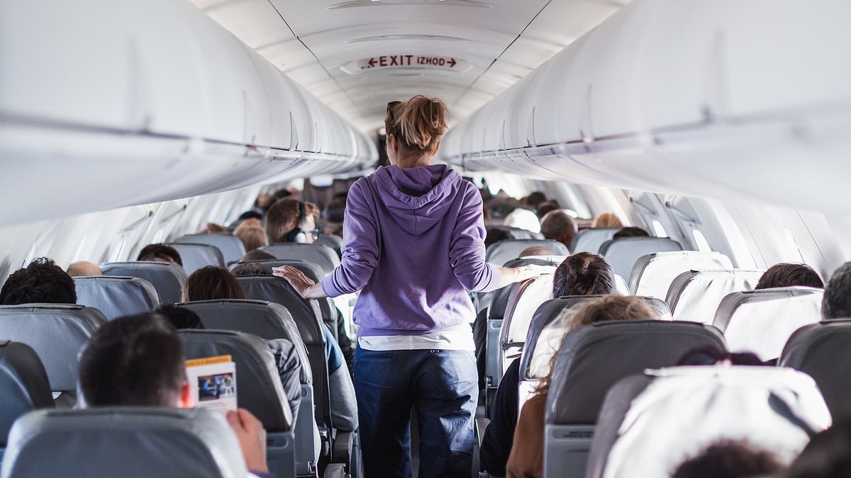 Flugbegleiterin verrät den wahren Grund, warum man nie mit jemand anderem den Platz tauschen sollte