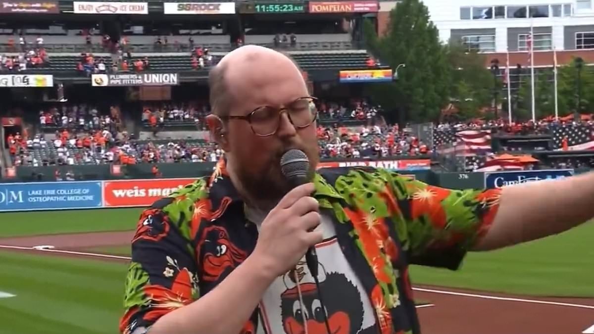 Zanger van volkslied bestempeld als 'schande voor Amerika' na bizarre uitvoering bij Orioles-wedstrijd