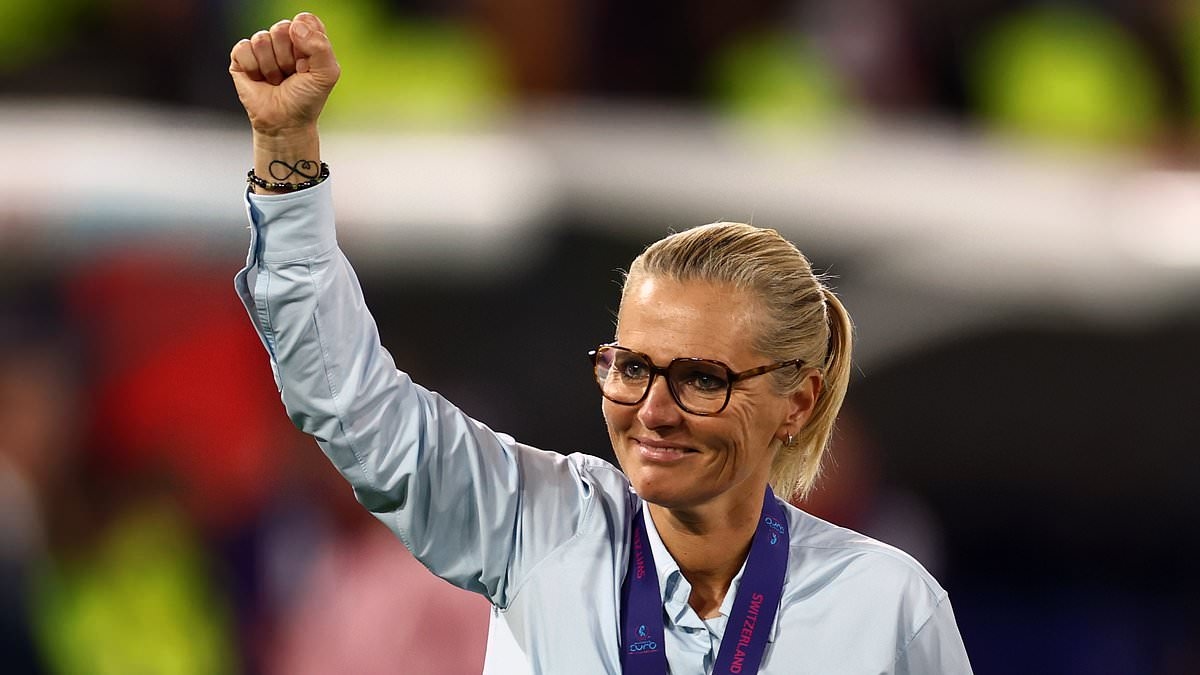 Einblicke in den EM-Triumph der Lionesses gegen Spanien: Wie ein mutiger Anruf von Sarina Wiegman zu einer weiteren magischen Nacht führte und ihren Status als Englands größte Trainerin festigte, schreibt TARA ANSON-WALSH