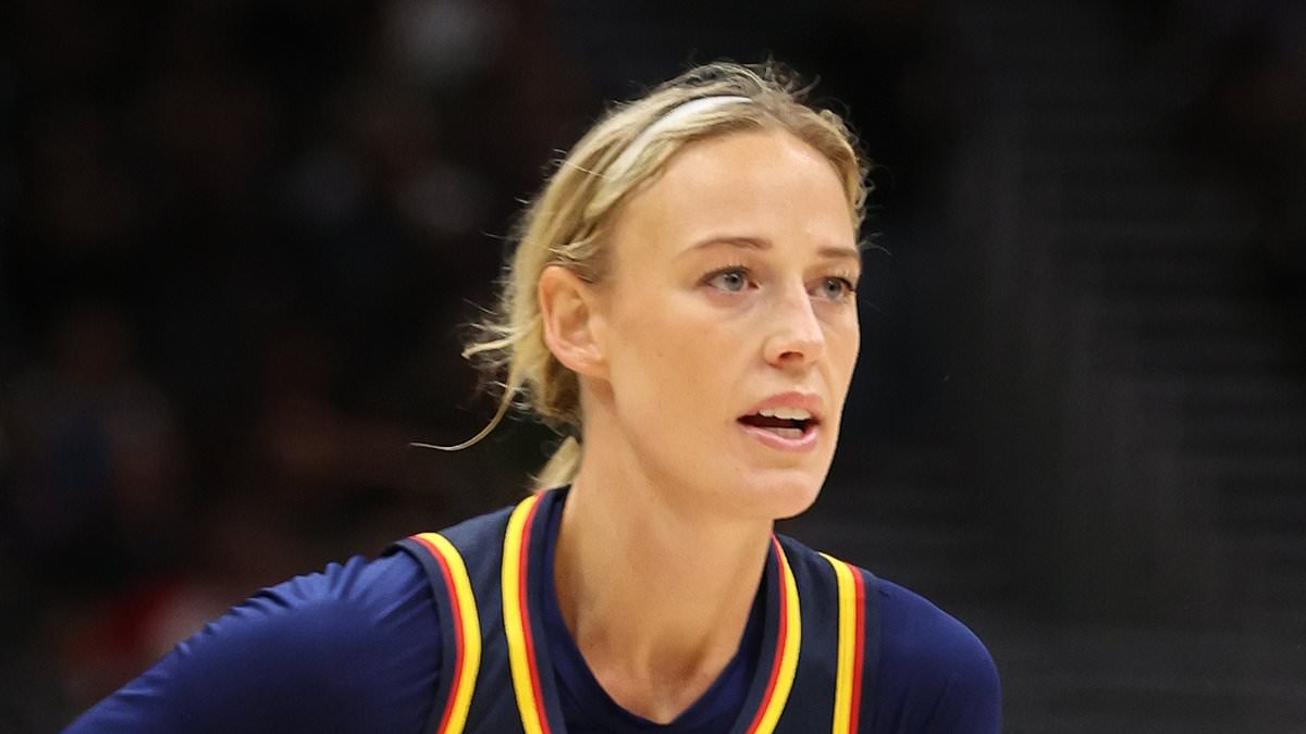 L'epidemia di sex toy della WNBA continua: l'ultima vittima, Sophie Cunningham, viene colpita da un oggetto erotico durante la partita Fever
