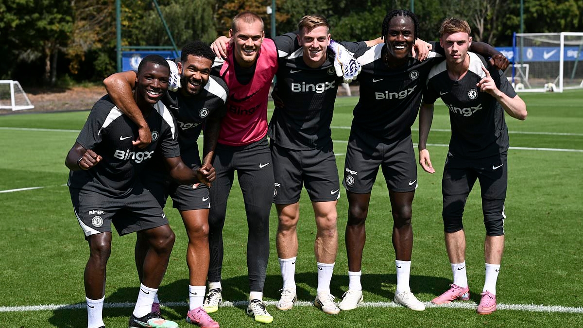 Een kijkje in de voorbereiding van Chelsea als geen ander: rapmuziek, de transformatie van Cobham tot bioscoop en de beslissing over Enzo Maresca die de bluessterren verraste