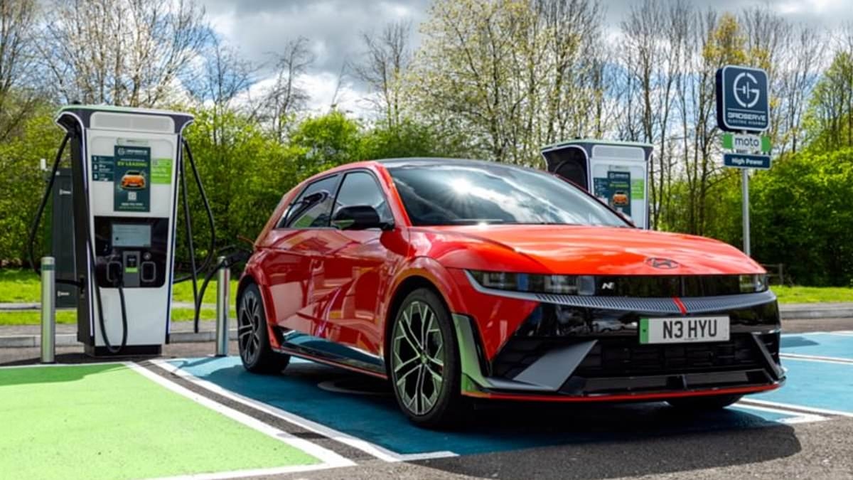 El auge de los vehículos eléctricos para chicos ya está aquí: siete hatchbacks deportivos eléctricos que ofrecen emociones fuertes para los amantes de los motores.