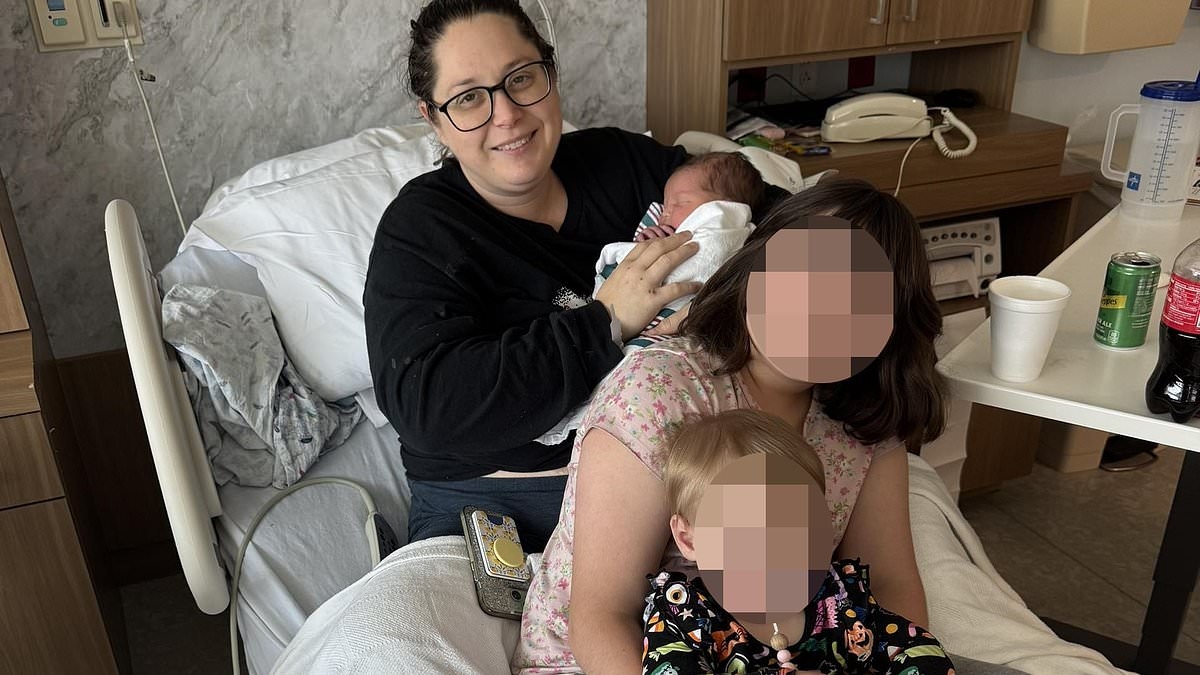 Sırt ağrımın böbrek taşı olduğunu düşünüyordum... Dokuz aylık hamile olduğumu ve doğum sancılarımın başladığını öğrenince şok oldum.