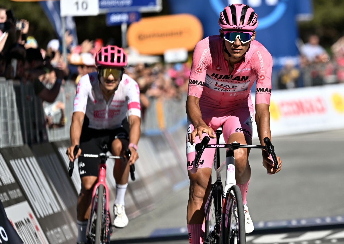 Demut und Mut: Isaac del Toro klammert sich beim Giro d'Italia an das Rosa Trikot