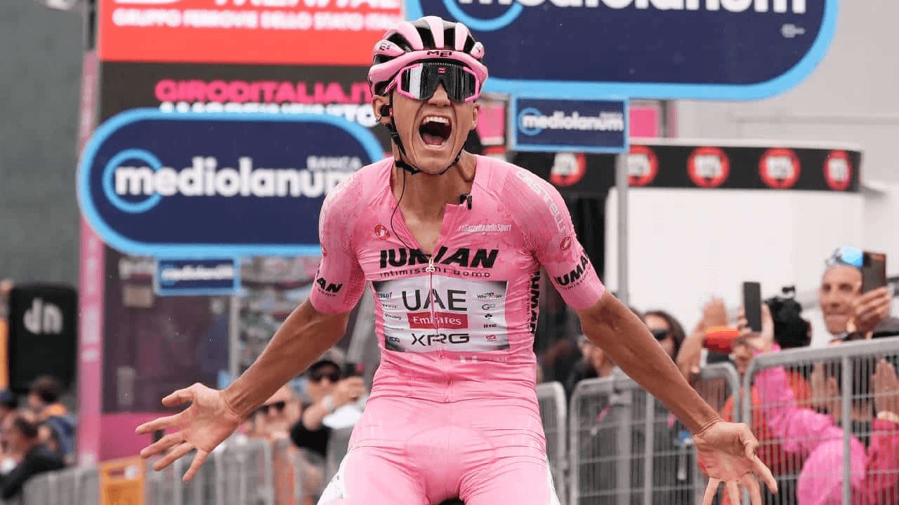 Isaac del Toro, segundo en el Giro de Italia; recibió bendición del Papa León XIV