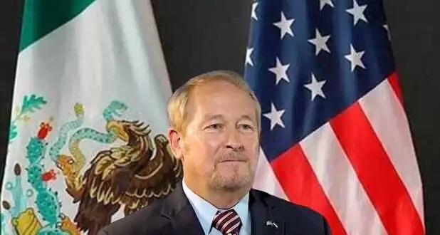Ronald Johnson deja plantado a Fernández Noroña