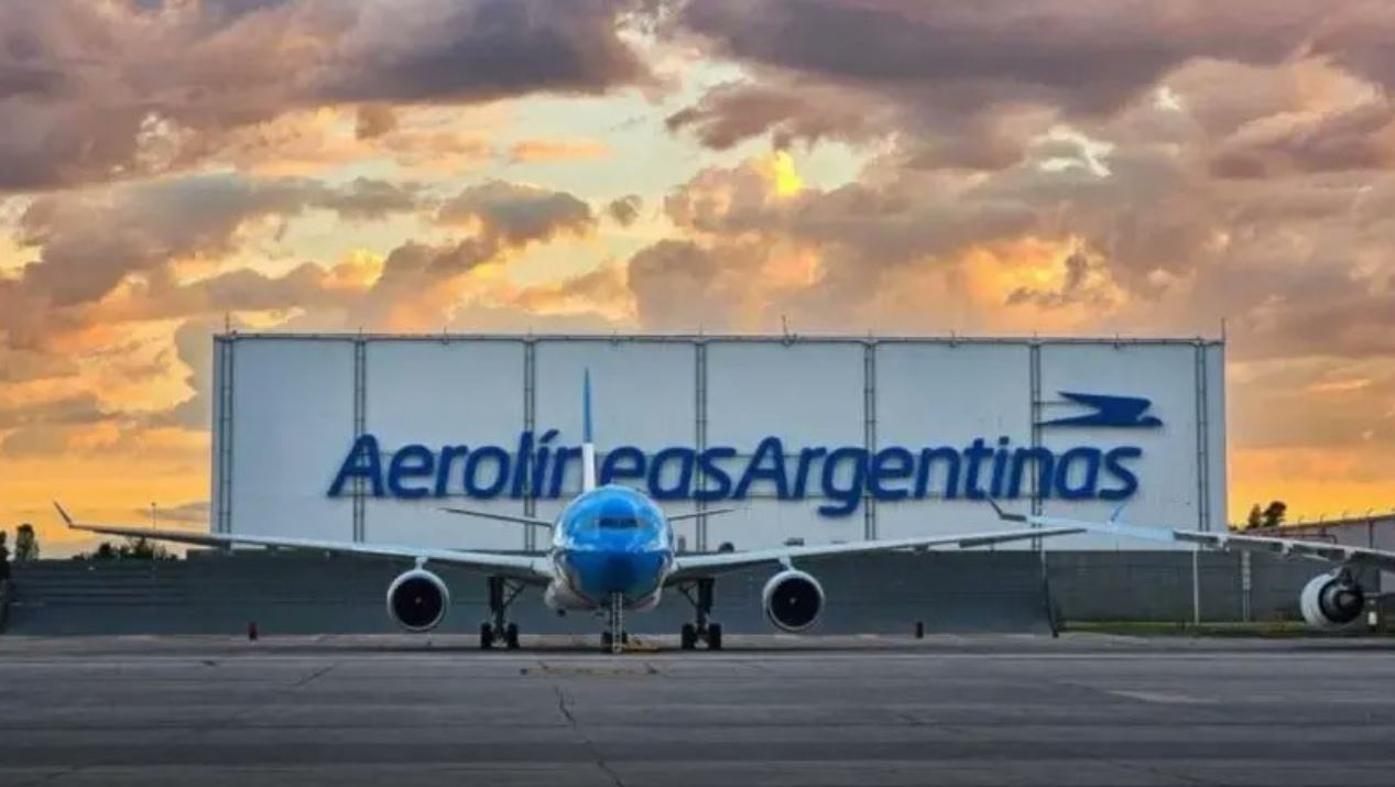 Air traffic controller protests continue in Argentina; flights are canceled and delayed.