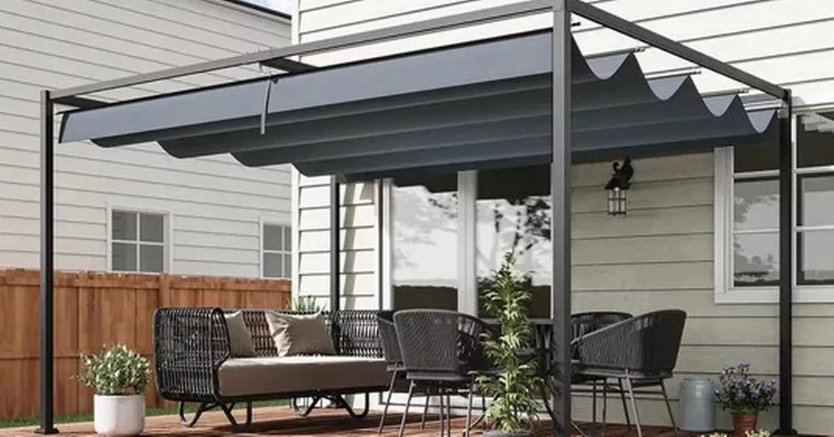 Wowcher-Käufer sind überglücklich über die Allwetter-Pergola mit 73 % Rabatt