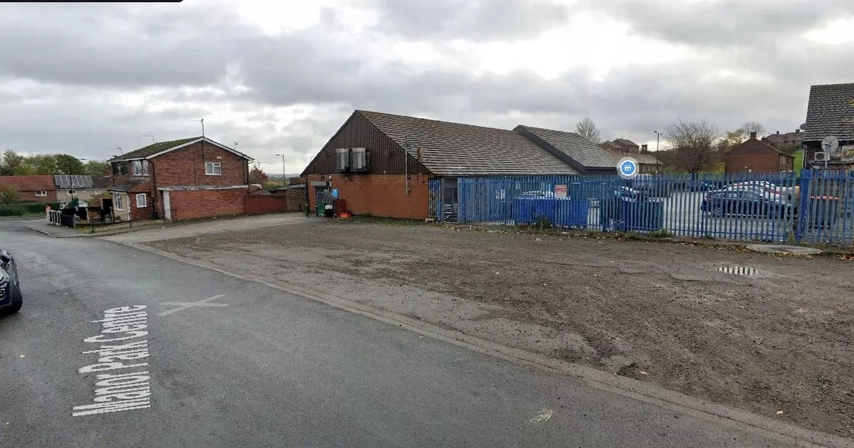 Sheffield industrial fire: Residents warned to keep windows and doors shut as crews battle huge fire