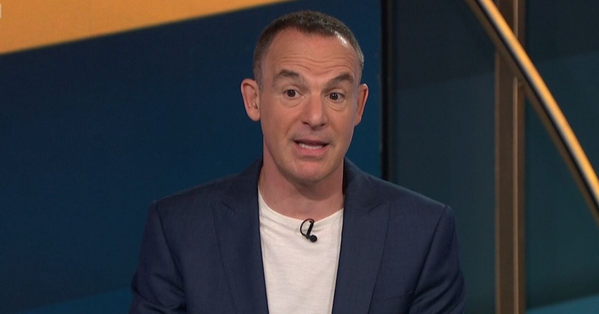A 'regra de ouro' de Martin Lewis para quem está reservando férias para este verão