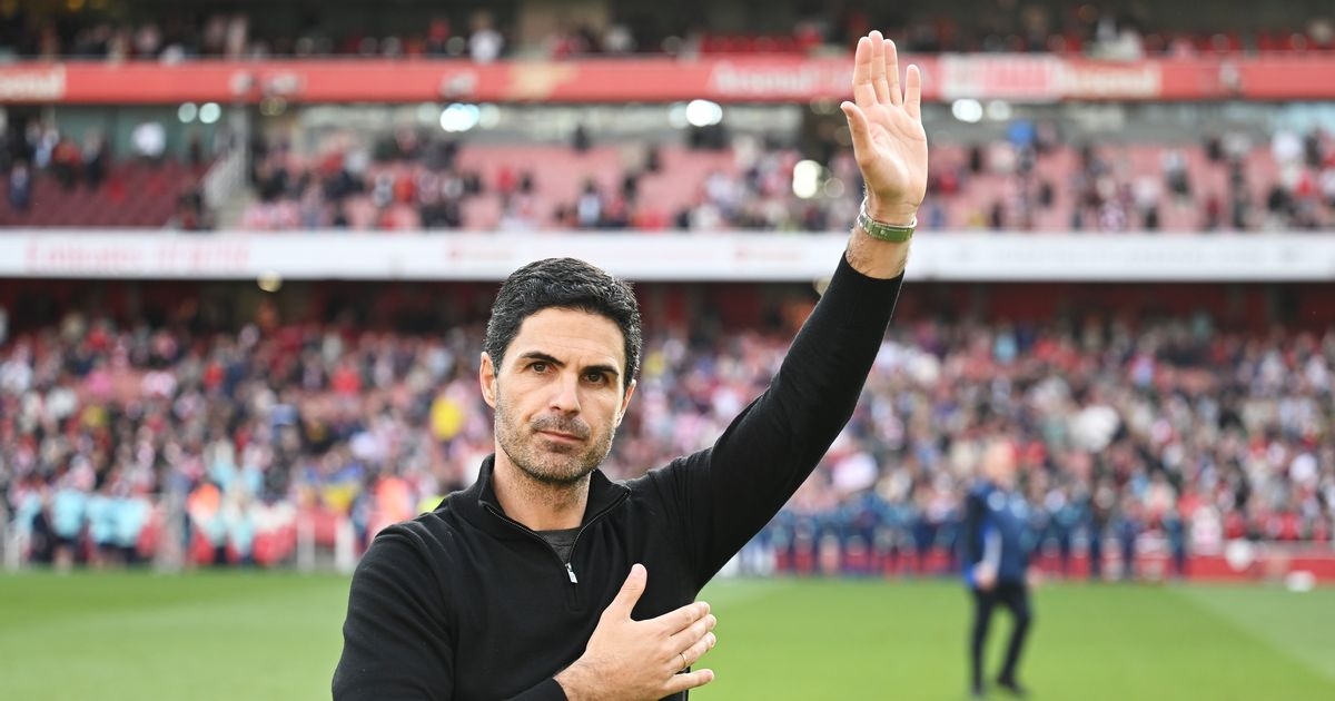Mikel Arteta faz nova promessa do Arsenal em discurso em campo para torcedores dos Gunners
