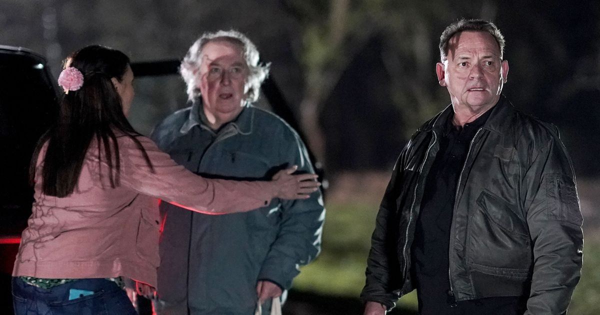 EastEnders spoiler'ları, Barney olayının ardından kurbanların 'mühürlenmesiyle' ilgili dehşet verici kazayı doğruluyor