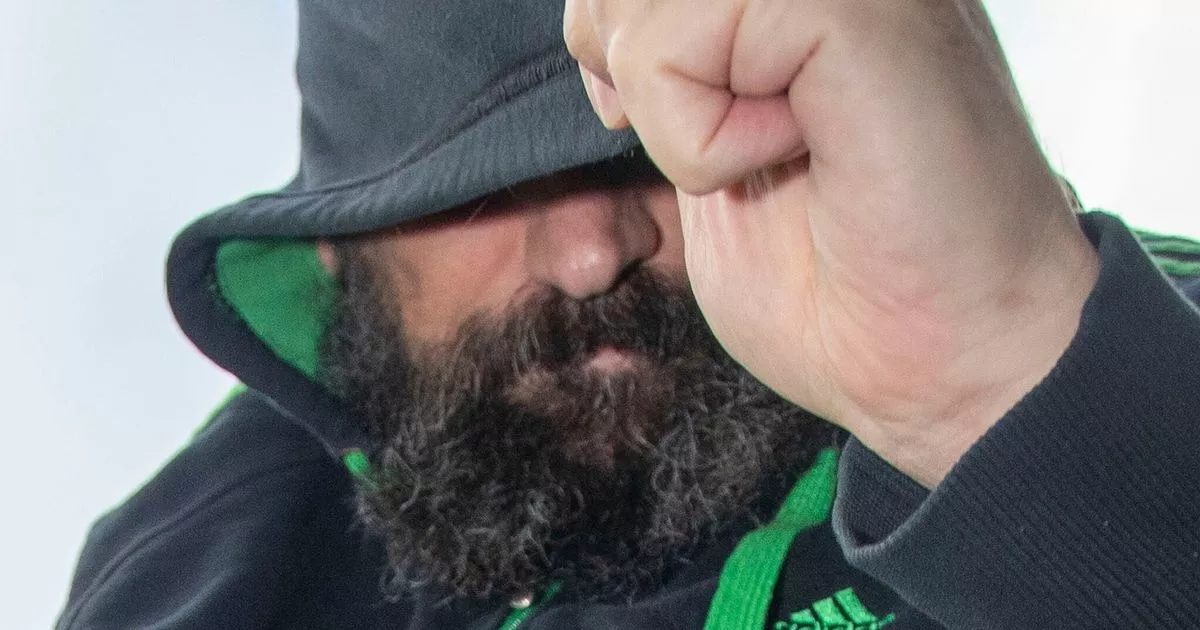 Un matón abusivo apuñaló a su esposa en Nochebuena y luego dijo cuatro palabras escalofriantes mientras la filmaba muriendo.