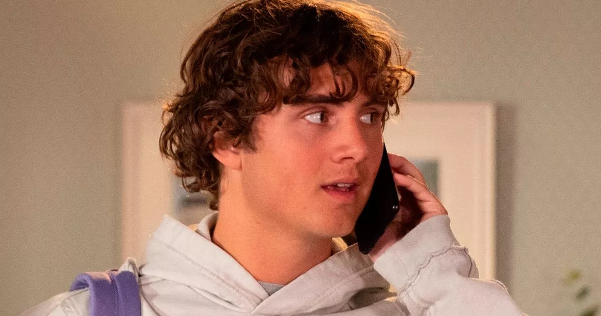 Der Star aus „Coronation Street“ macht Andeutungen über einen „Kampf“, während die Figur nach dem Showdown dem Tod ins Auge blickt
