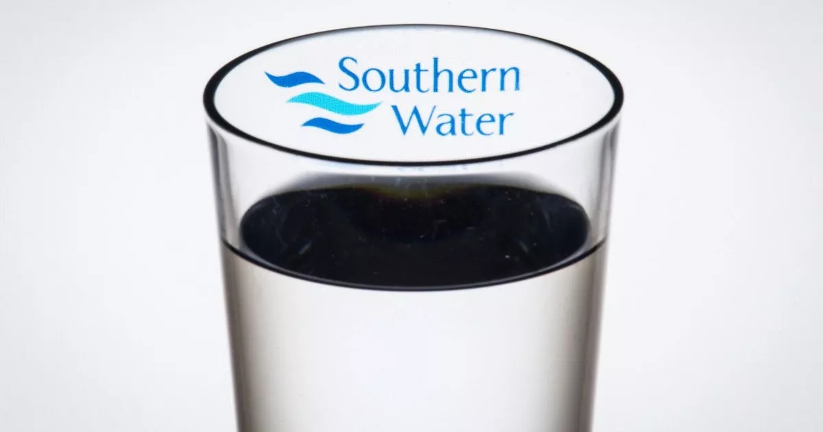 Minister noemt salarispakket van £1,4 miljoen voor CEO Southern Water 'schandalig'