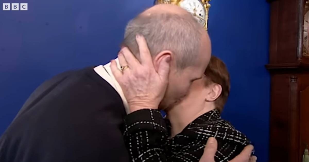 Antiques Roadshow guest kisses BBC expert after being left amazed by value of 'ugly' clock