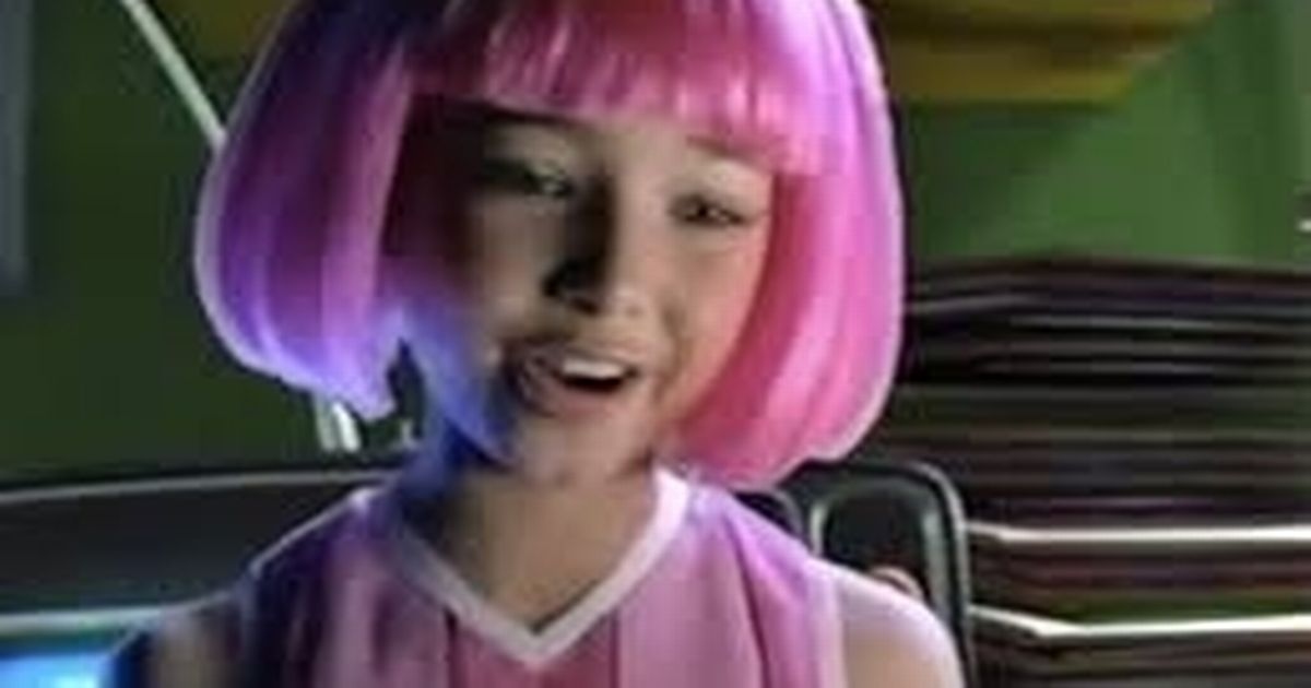 La bambina star di ITV sembra irriconoscibile 23 anni dopo aver trovato la fama in Lazy Town