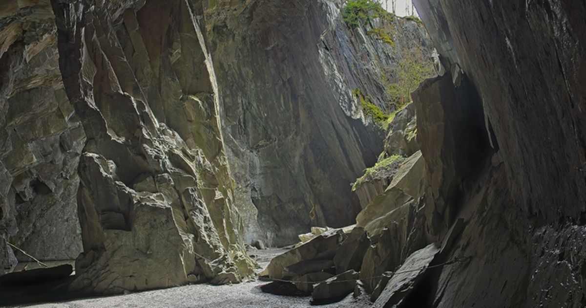 Una passeggiata epica attraverso una località popolare termina nella grotta "celestiale" famosa per la sua bellezza