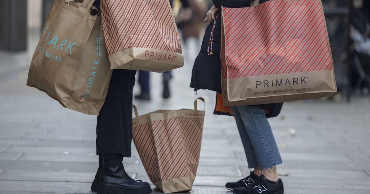 Primark shoppers 'can't keep eyes off' new £10 handbag in 'colour of season'