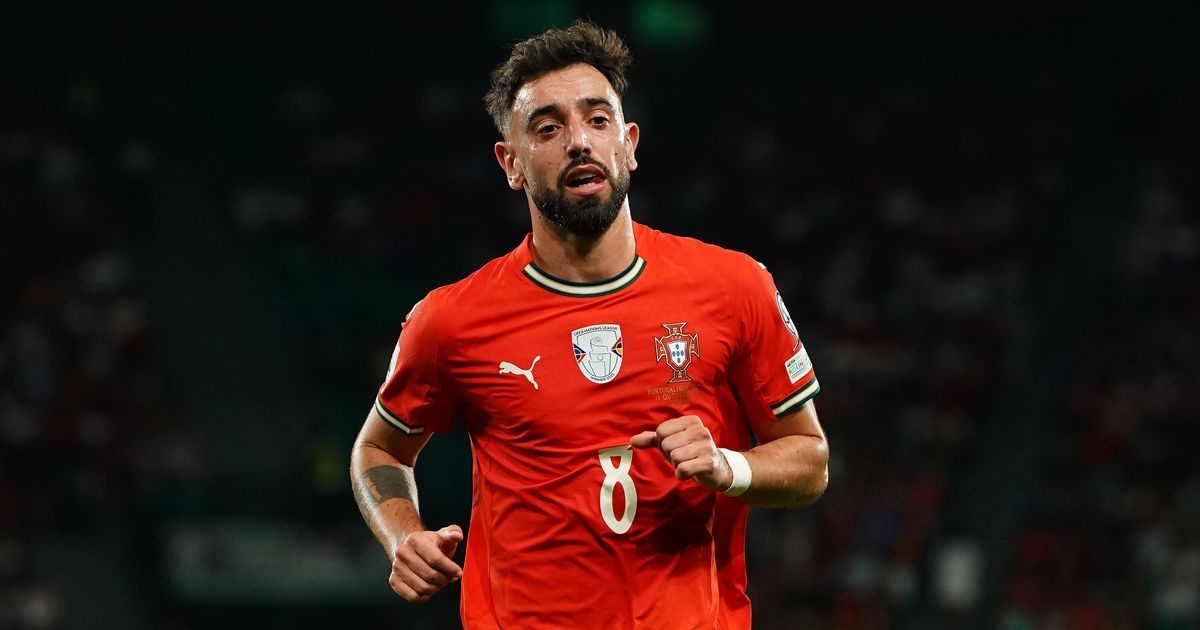 Man Utd star Bruno Fernandes messages Pedro Neto straight after Alejandro Garnacho spat