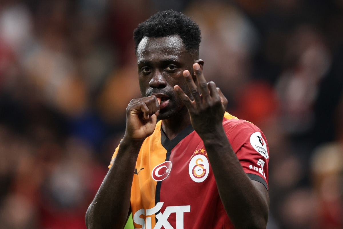 Rapport Como biedt Davinson Sanchez-pakket van 20 miljoen aan Galatasaray
