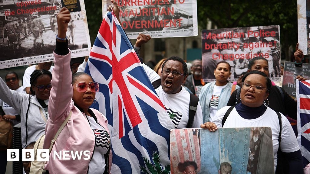 UK signs £101m-a-year deal to hand over Chagos Islands