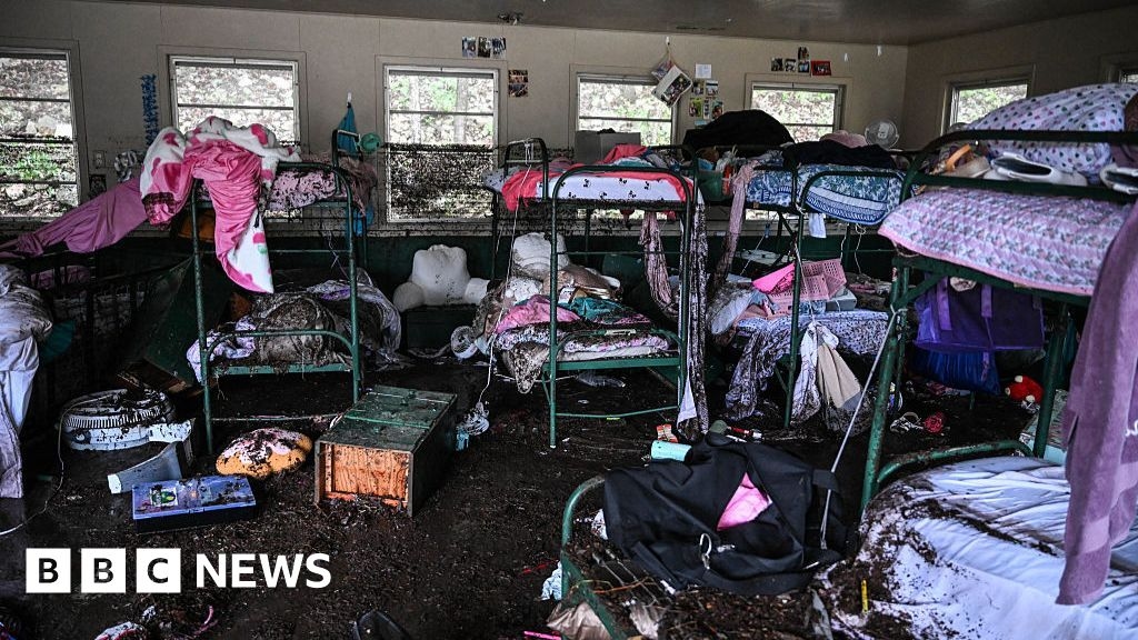 Continúa la búsqueda de sobrevivientes mientras las inundaciones en Texas matan a 43 personas, incluidos 15 niños