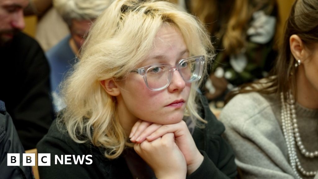 Как подросток дал уличный концерт и оказался в плену репрессивного прошлого России