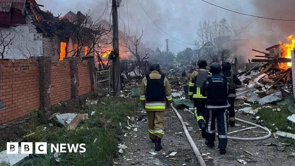 Yetkililer, Rus saldırılarının Ukrayna genelinde sekiz kişiyi öldürdüğünü söylüyor