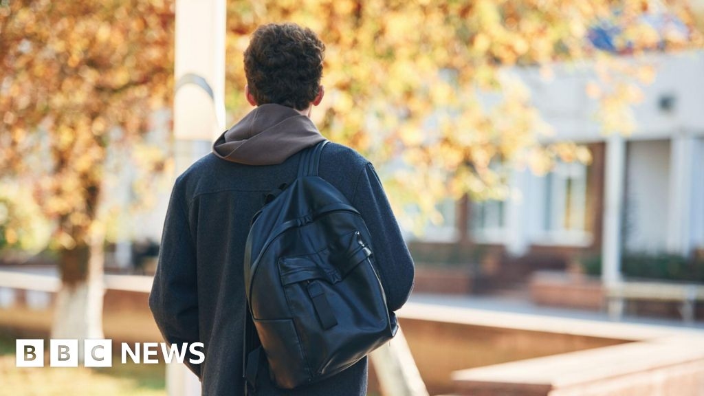 Une enquête sur le suicide étudiant indique que les universités doivent agir pour empêcher d'autres décès