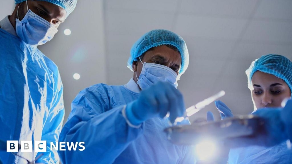 NHS'nin amiral gemisi vaadi tehlikede - uzmanlar