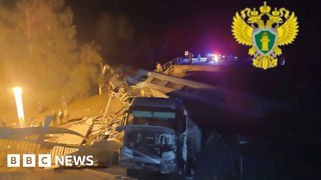Rus köprüsünün trene çökmesi sonucu en az yedi kişi öldü