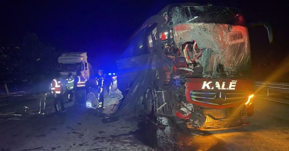 Passagiersbus botst op vrachtwagen in Bolu: 6 gewonden