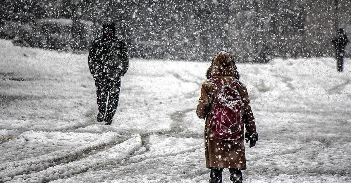 Śnieg przeszkadza w edukacji! Oto prowincje, w których szkoły są zamknięte...