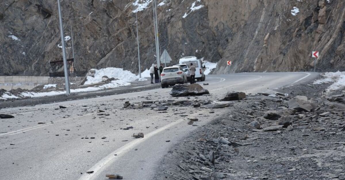 A rock that fell from the mountain hit the car