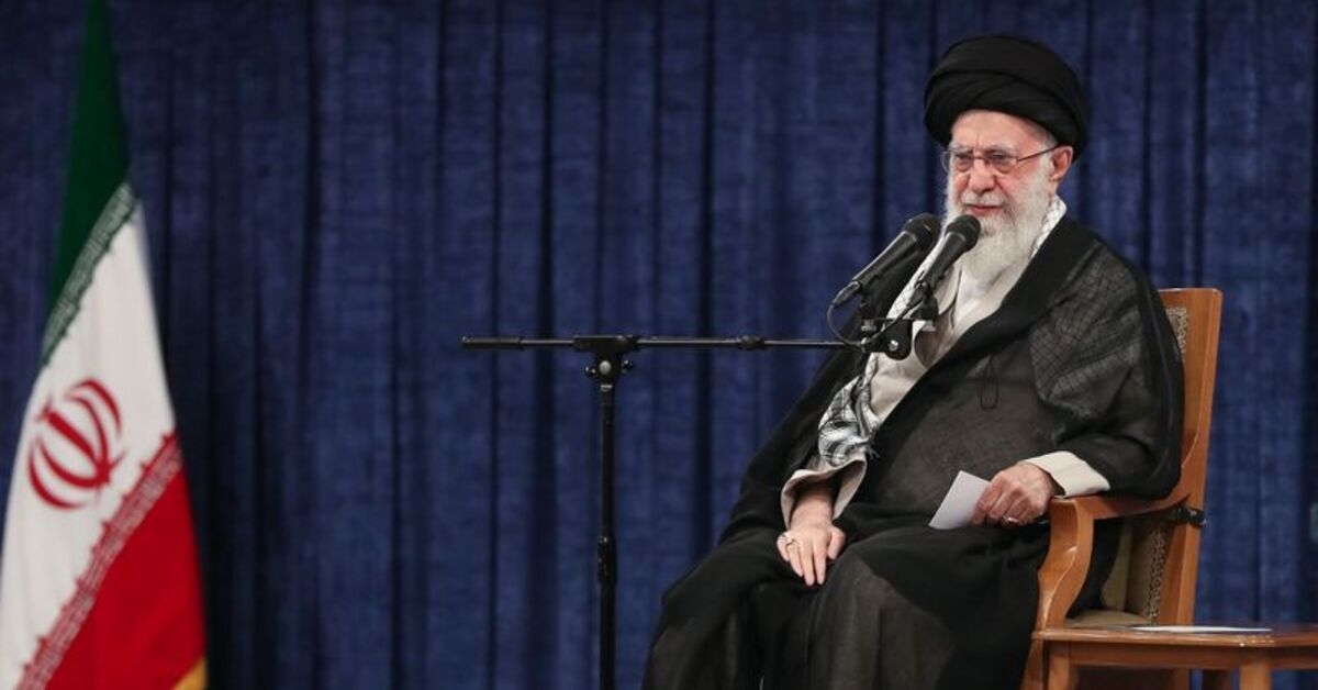 Er is een beschermend schild geplaatst boven het huis van Khamenei