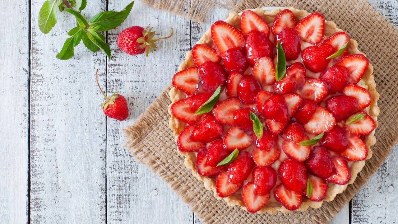 Receita saudável para o verão: Este delicioso bolo de morango com poucas calorias fica delicioso mesmo sem açúcar
