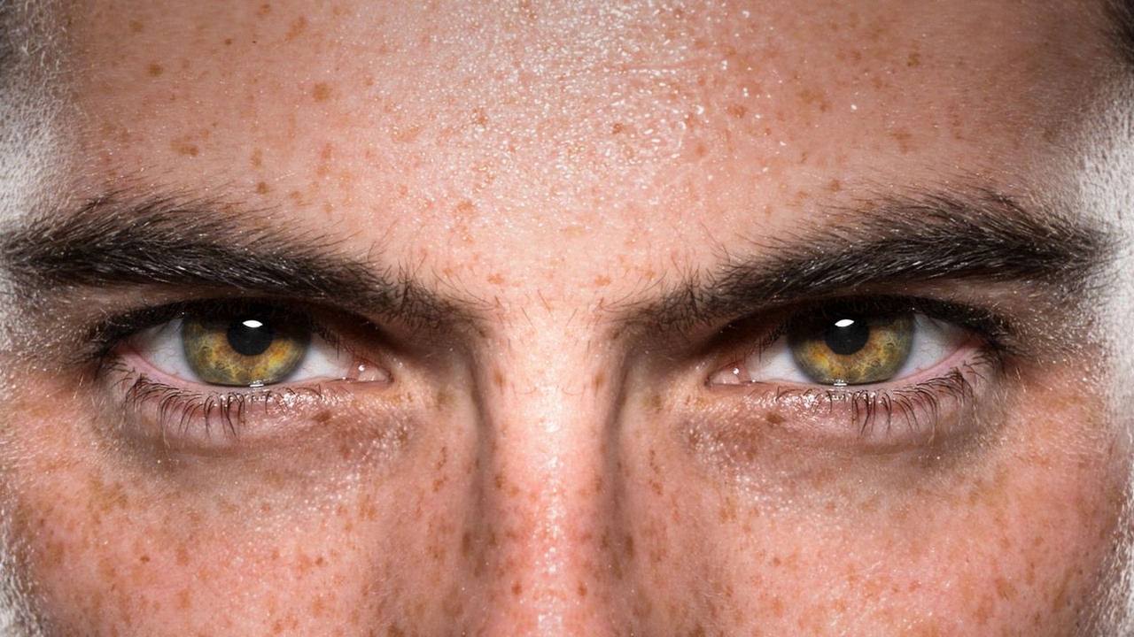 Psikoloji: Narsisistleri kaşlarından nasıl tanırsınız?