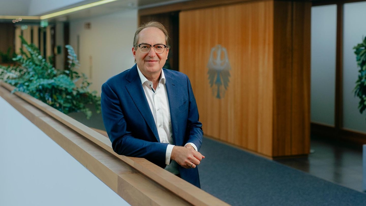 Alexander Dobrindt: "We must end the overburdening of our country" | Capital+