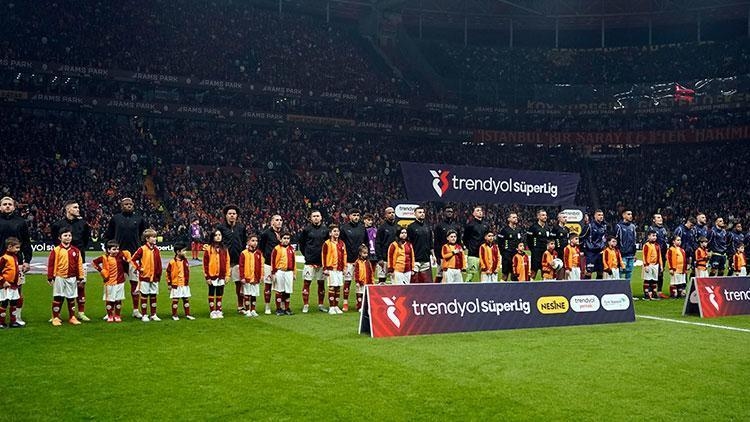 Ein beispielloser Vorfall bei der Zeremonie vor dem Spiel Galatasaray – Fenerbahçe!