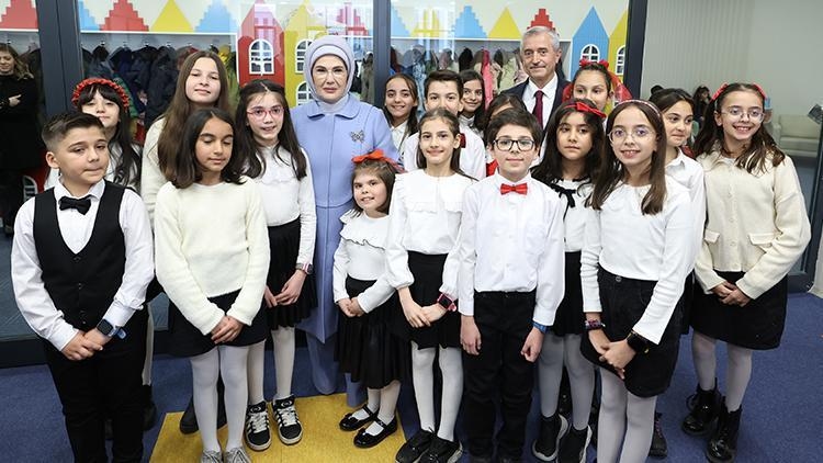 Emine Erdoğan visited the Şahinbey National Library in Gaziantep