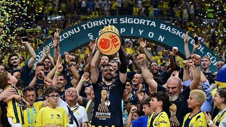 Şampiyon Fenerbahçe Beko, kupasını aldı!