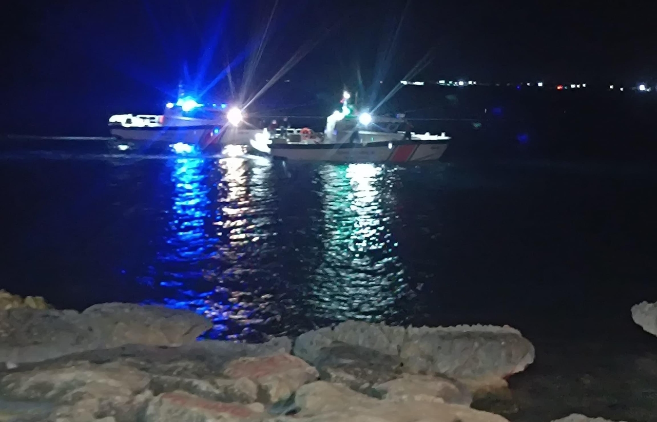 One of the 3 people who entered the sea at night in Mersin drowned; 2 people are being sought