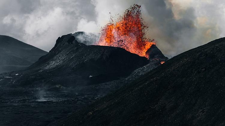 Melting glaciers could wake up volcanoes