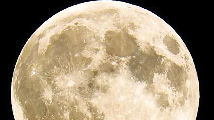 El vacío de mil millones de años en el pasado de la Luna podría llenarse con esta piedra
