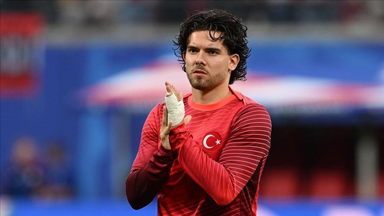 Ferdi Kadıoğlu está de volta à Seleção Nacional após 9 meses!