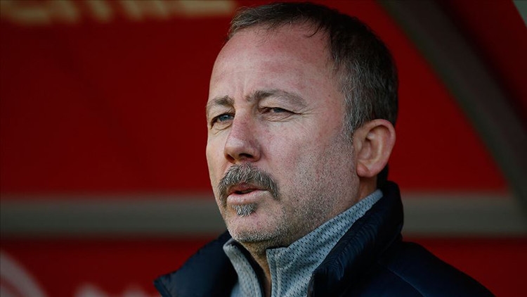 Sergen Yalçın para Adalı: 'Beşiktaş é minha casa, não falo sobre dinheiro'