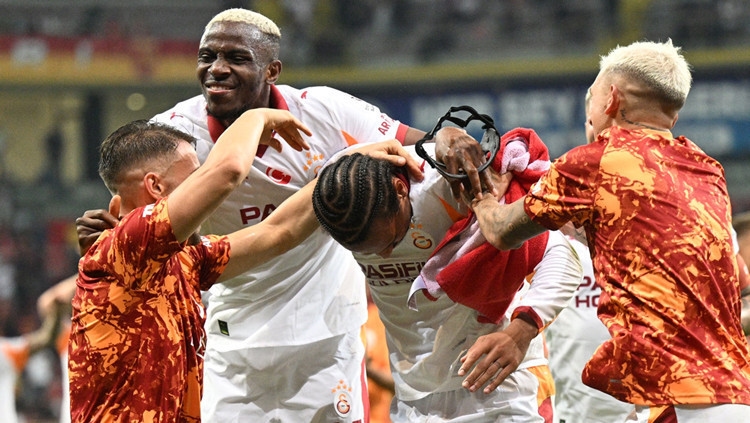 O Galatasaray entra em campo para o 4000º gol e 3 pontos!