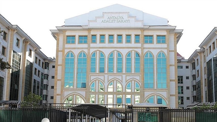 Cinq personnes ont été arrêtées dans le cadre de l'enquête sur la « corruption » dans la municipalité métropolitaine d'Antalya.